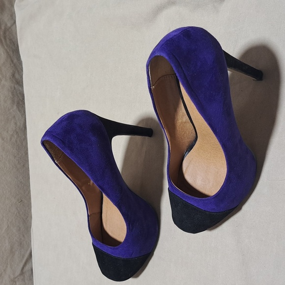 Woman's high heels - Picture 2 of 9